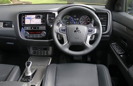 Mitsubishi Outlander PHEV, dashboard